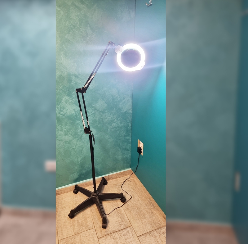 Lampă LED cu Lupă Profesională, Braț Stabil, Rezistent