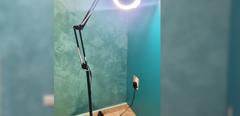 Lampă LED cu Lupă Profesională, Braț Stabil, Rezistent