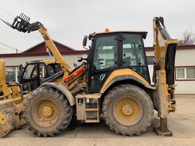 Închiriere Buldoexcavatoare cu Atașamente Diverse