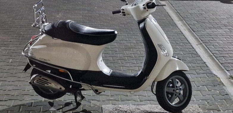 Vespa LX 50 4T 2009 ALB perlat