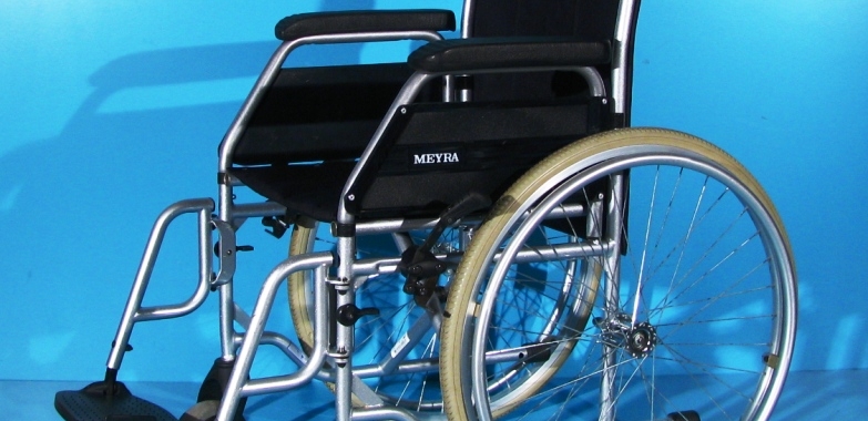 Scaun cu rotile Meyra – latime sezut 42 cm