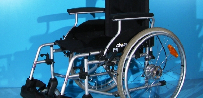 Scaun cu rotile  Drive – latime sezut 48 cm