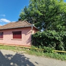 Proprietatea cuprinde: Casa principală: 87 mp 3 camere spațioase (aprox. 4 × 4 m fiecare) baie hol Casa secundară: 35 mp 1 cameră baie bucătărie