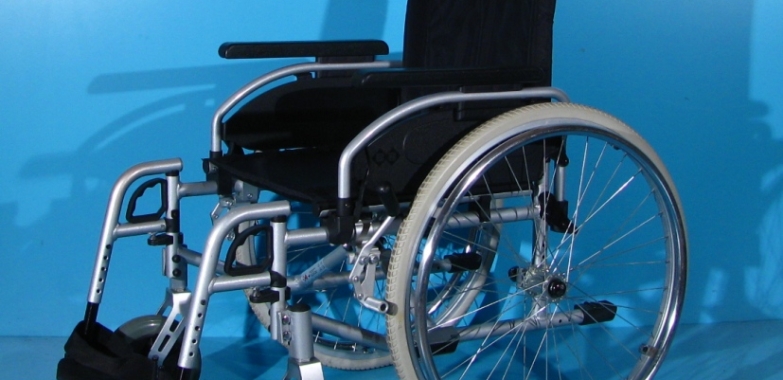 Scaun cu rotile din aluminiu – B+B