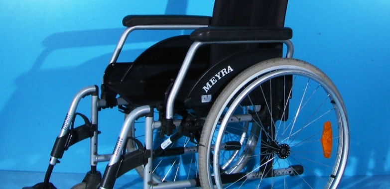 Scaun cu rotile  Meyra – sezut 43 cm