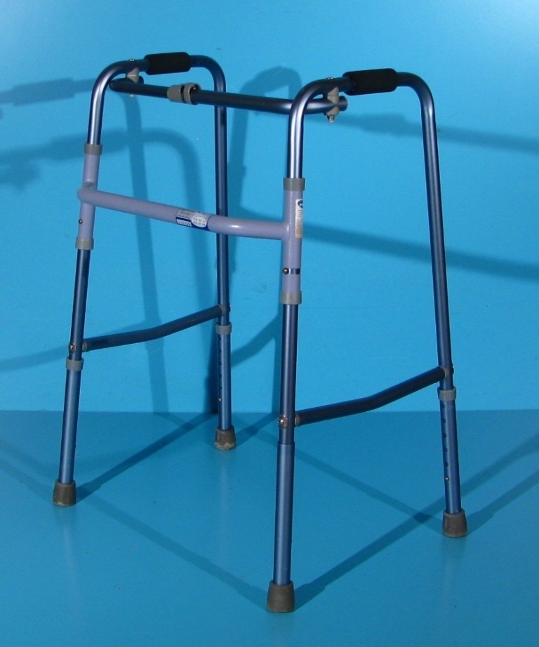 Cadru pentru mers din aluminiu – Invacare