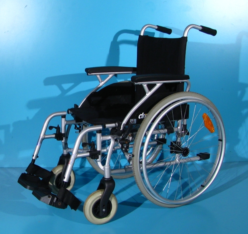 Scaun cu rotile din aluminiu  Drive – latime sezut 42 cm