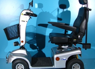 Scuter electric cu 4 roti pentru batrani  Shoprider – 6 km/h
