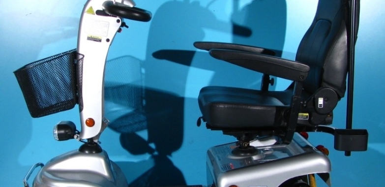Scuter electric cu 4 roti pentru batrani  Shoprider – 6 km/h