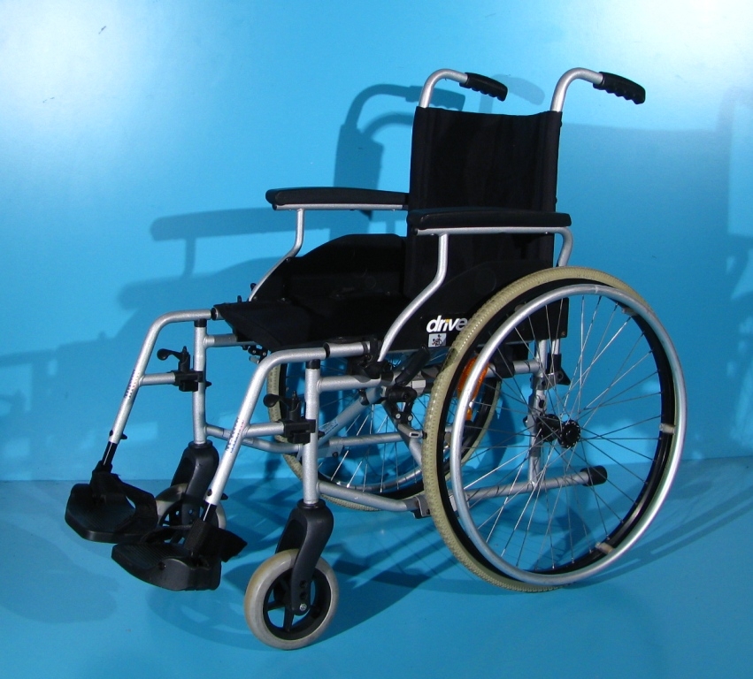 Scaun cu rotile  Drive – latime sezut 45 cm