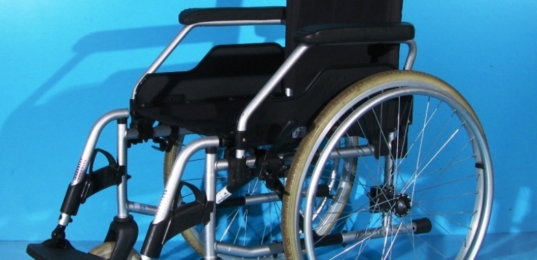 scaun cu rotile invalizi