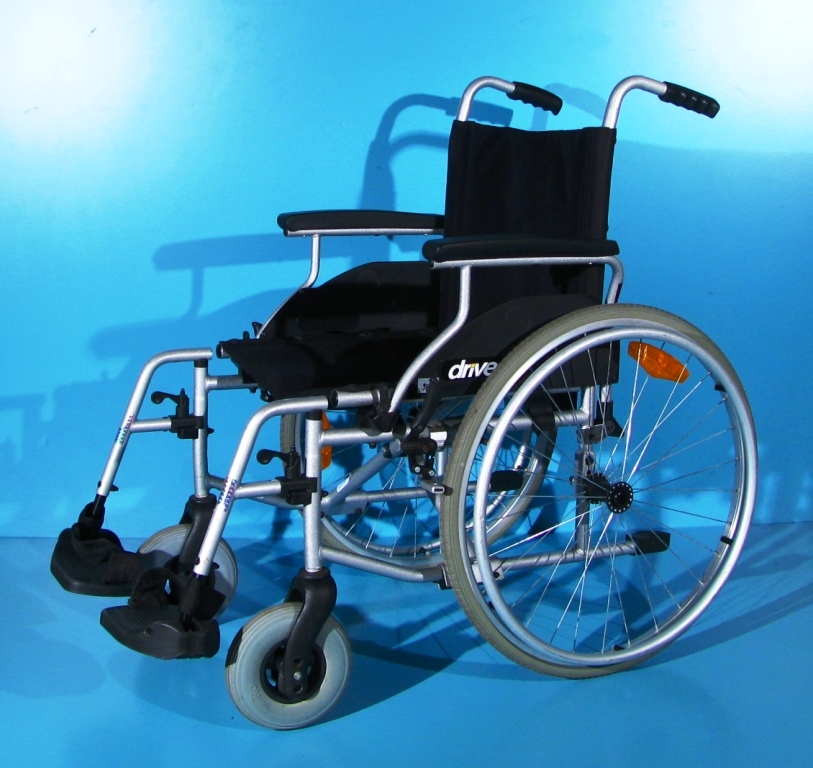 Scaun cu rotile  Drive – latime sezut 48 cm