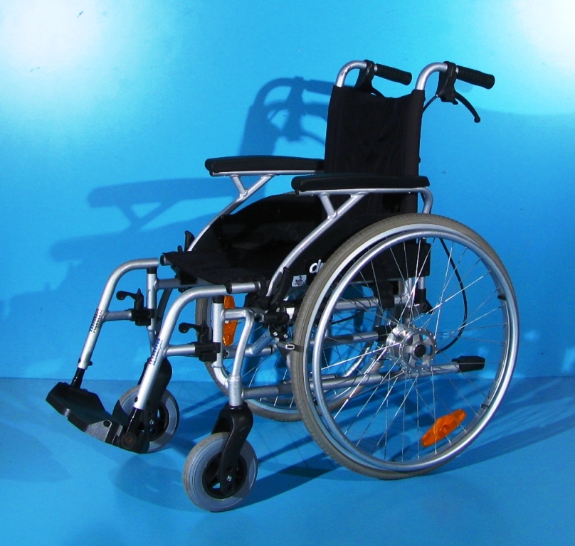 Scaun cu rotile din aluminiu  Drive – latime sezut 39 cm
