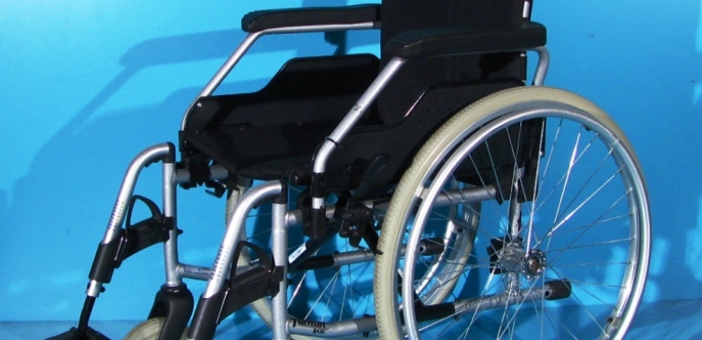 Scaun cu rotile  Meyra – latime sezut 43 cm