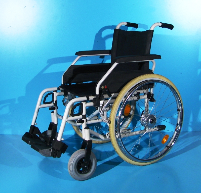 Scaun cu rotile invalizi B+B – latime sezut 42 cm
