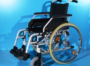 Scaun cu rotile invalizi B+B – latime sezut 42 cm