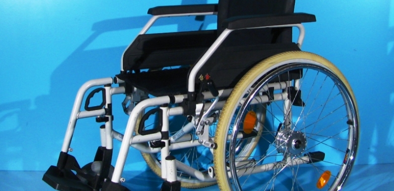 Scaun cu rotile invalizi B+B – latime sezut 42 cm