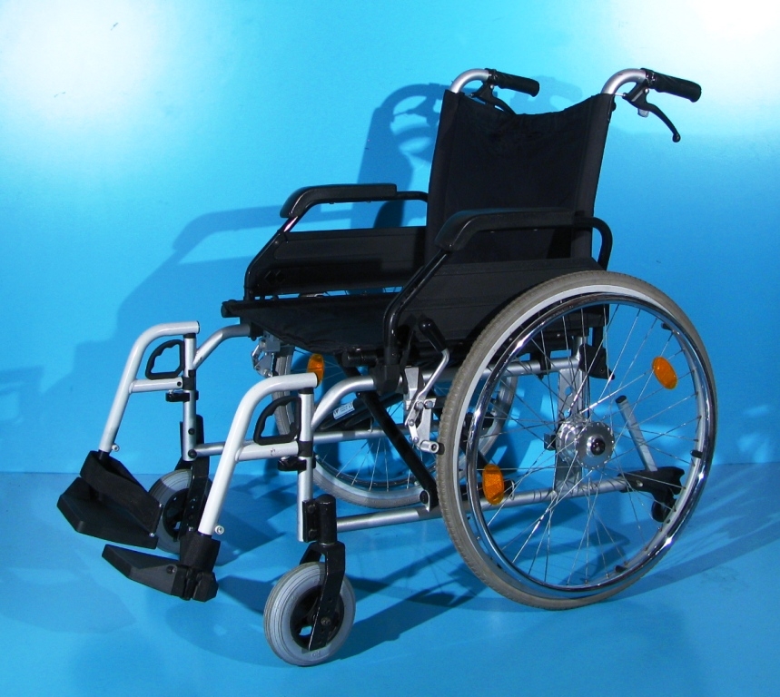 Scaun cu rotile invalizi –  B+B