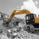 Demolam constructii diverse cu utilaje specializate