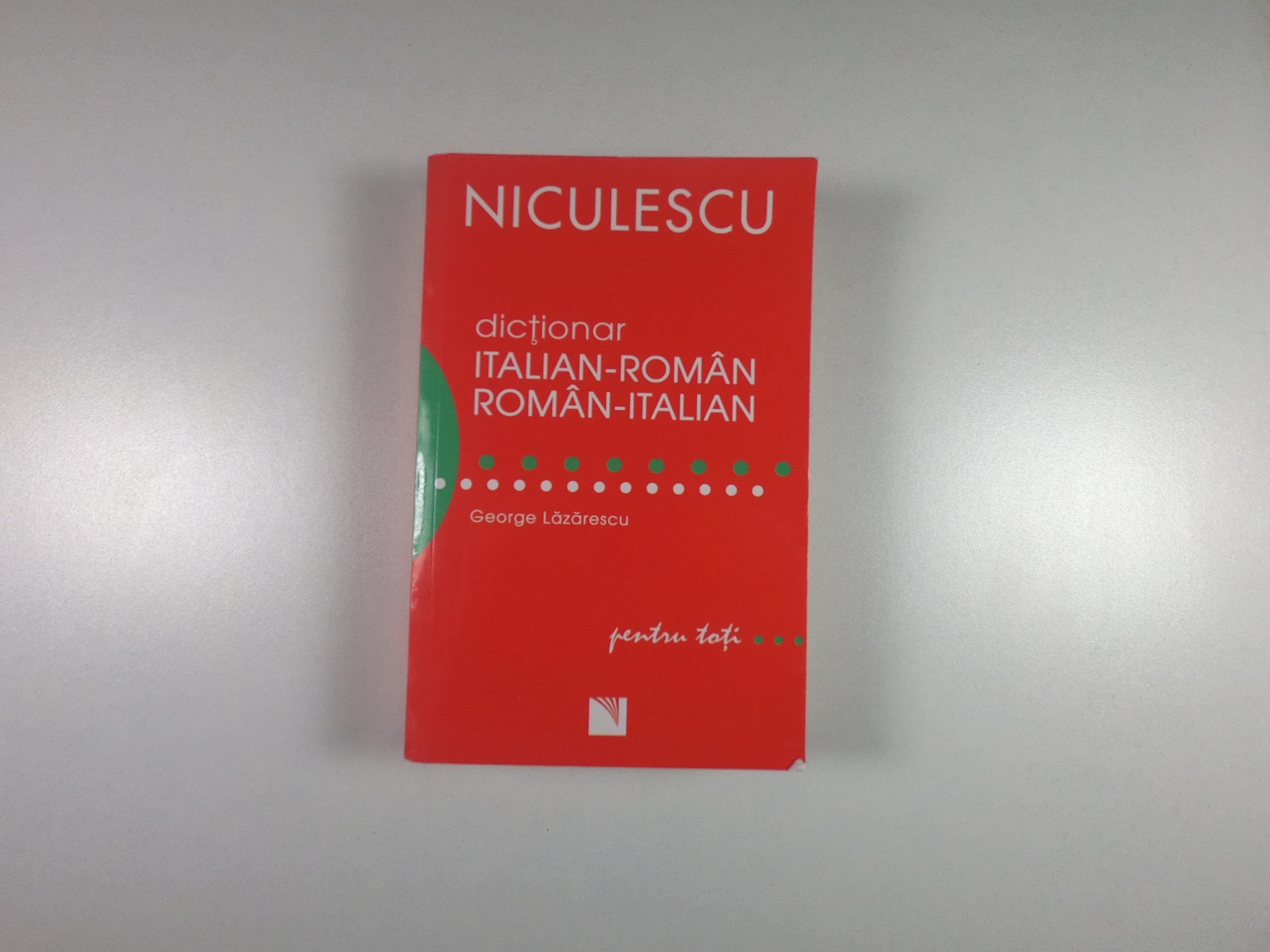 Dicționar Italian-Român, Român-Italian: Prietenul tău de încredere în lumea limbii italiene!