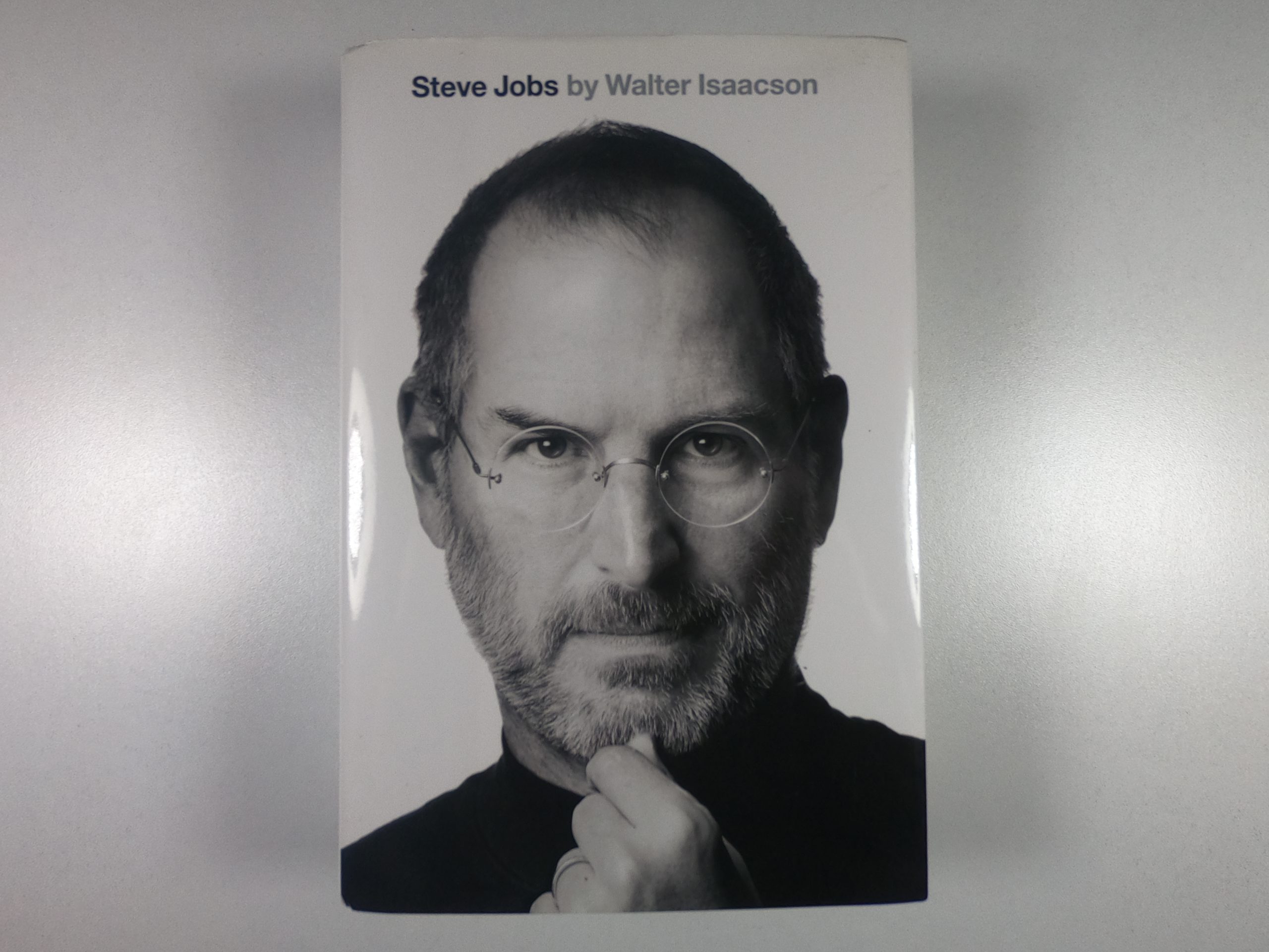 Biografia lui Steve Jobs (Hardcover): Povestea unui Geniu care a Transformat Lumea Tehnologică