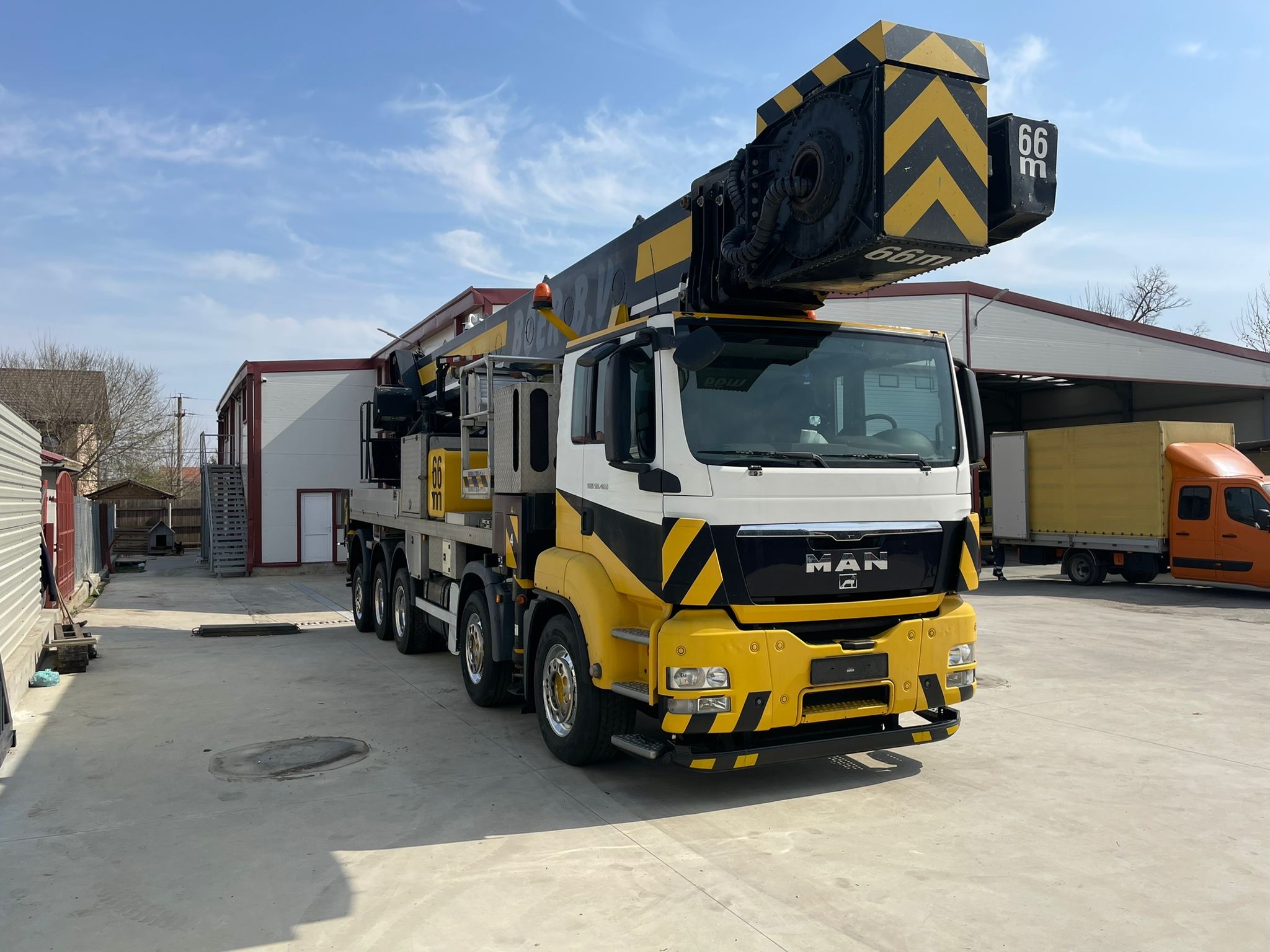 Închiriere Nacelă Telescopică 66m