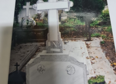 Criptă Cimitirul Bellu Ortodox 2×3=6 mp, poziția 91.bis-25, după intrare în spatele bisericii, la 8m lângă Mausoleul Videanu. 2 locuri, cruce