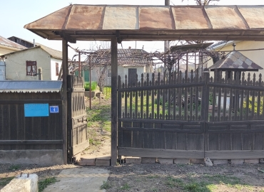 Vând gospodărie în sat Izvoarele, comuna Răchiteni