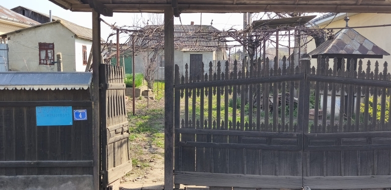 Vând gospodărie în sat Izvoarele, comuna Răchiteni