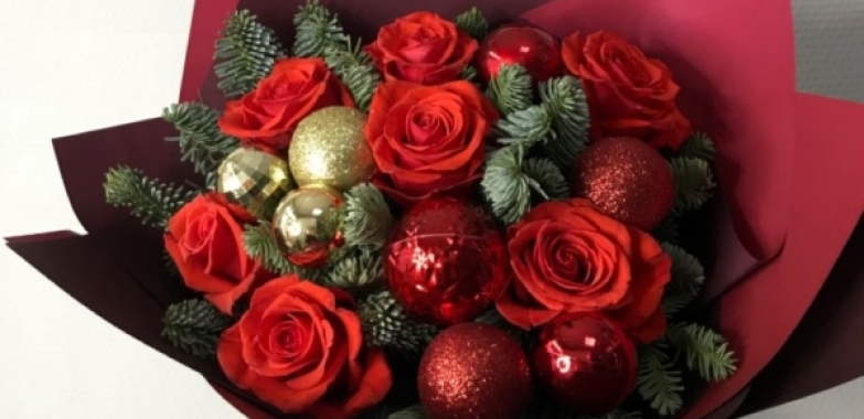 Crăciunul prinde viață cu eleganța aranjamentelor OkFlora